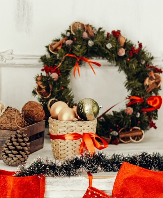 Decora flores por navidad